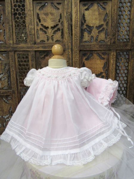 16558 Süßes rosa-weißes Kleidchen mit Käppchen